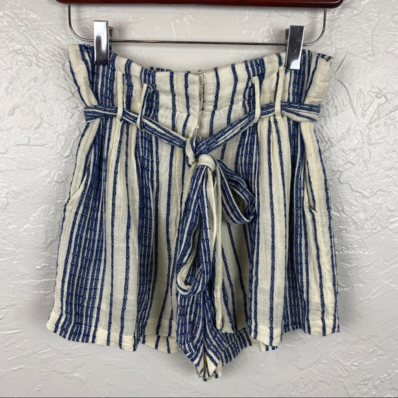 Lulu’s laguna blue and ivory striped highwaist belted shorts XS - Picture 4 of 10